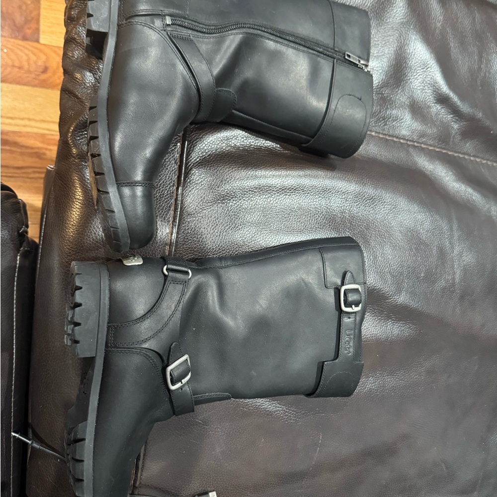 UGG Black Leather Boots with Cream Lining 1001656 - Picture 5 of 5